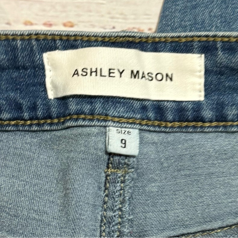 Ashley Mason Women's Skinny Jeans in Classic Blue - Picture 6 of 7